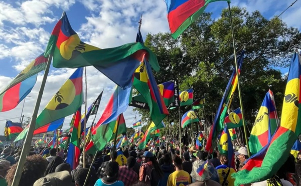 Nouvelle-Calédonie: le FLNKS prône l'"apaisement" et le retrait du projet de loi constitutionnel