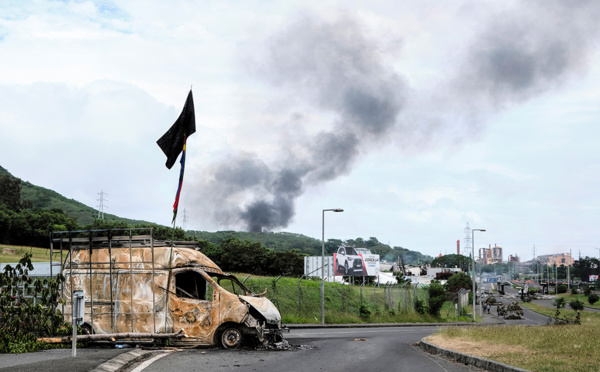 Macron se rend en Nouvelle-Calédonie, où le retour au calme est fragile