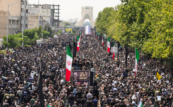Une foule immense à Téhéran pour les funérailles du président Raïssi