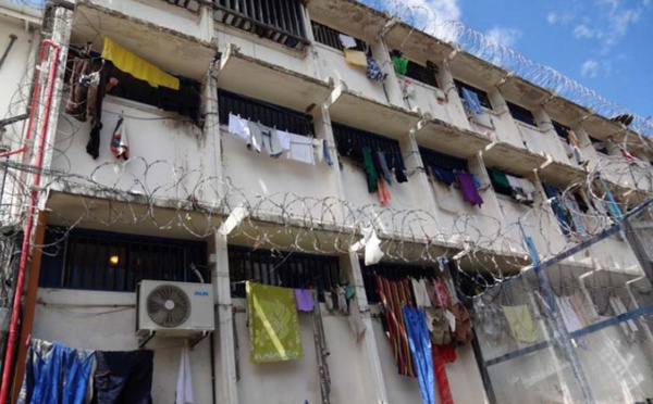 Elle ne respecte pas les obligations du bracelet électronique et retourne en prison