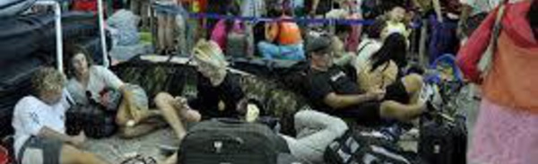 Éruption volcanique en Indonésie: l'aéroport de Bali brièvement fermé