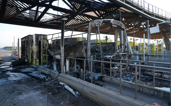 Coupe de France: rixe entre fans de l'OL et du PSG, un bus calciné, des blessés légers