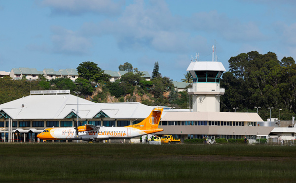 Nouvelle-Calédonie: l'aéroport de Nouméa restera fermé jusqu'à lundi matin