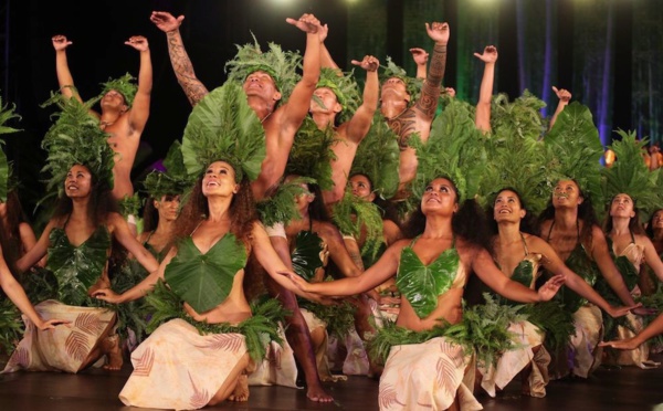 O Tahiti E a enchanté le public pour sa dernière à Toata. Interviews et Diaporama.