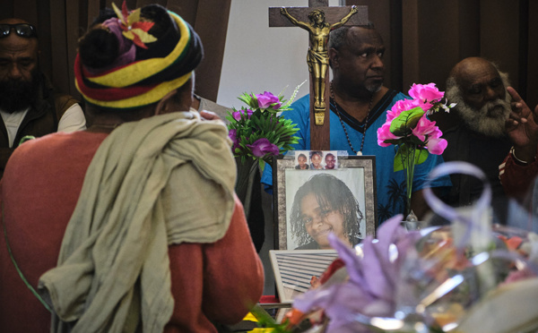 Nouvelle-Calédonie: aux obsèques de "Nana", 17 ans, tuée par un civil, la colère et le désarroi