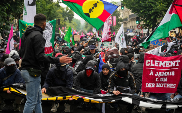 Sous la pluie, plus de 20.000 de personnes à Paris pour les Palestiniens, les Kanak et Clément Méric
