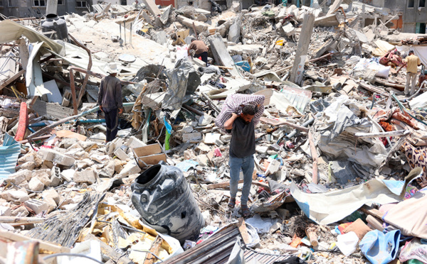 Israël bombarde la bande de Gaza du nord au sud