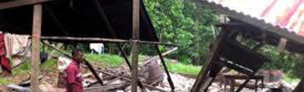 Puissant séisme en Indonésie: bâtiments endommagés, un adolescent porté disparu