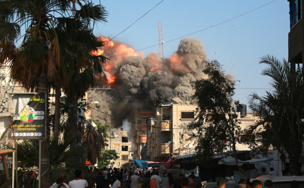 Israël cible le centre de Gaza, nouveaux efforts internationaux pour une trêve