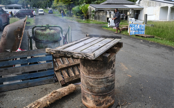 Nouvelle-Calédonie: Macron affirme "suspendre" la réforme électorale contestée