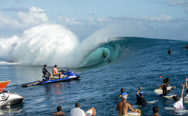 Télé, radio, Internet : suivez la Billabong Pro Tahiti 2015 en live !