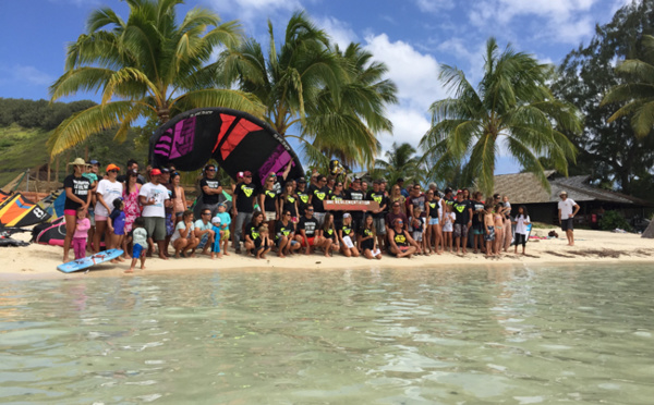 Les kiters de Moorea attendent un rendez-vous avec le maire