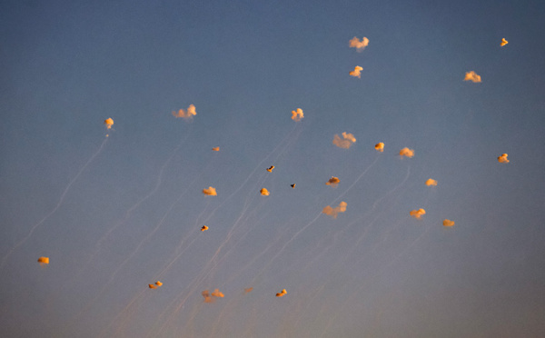 Des habitants du nord de la bande de Gaza fuient sous les bombardements israéliens