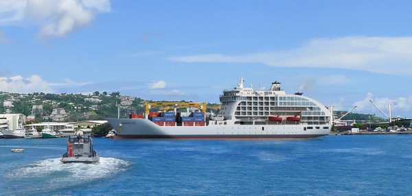 L'Aranui 5 à flot en fin d'année