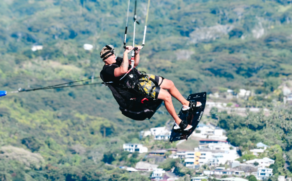 Antoine Fermon, à 356 mètres, s'empare du record du monde de Tow Up Kite
