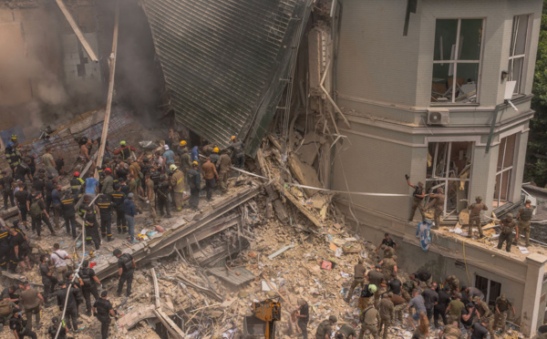 Frappes russes massives sur les villes ukrainiennes, des dizaines de morts