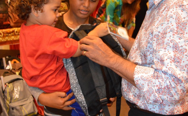 Pirae : 40 enfants ont reçu leur nouveau cartable offert par la mairie