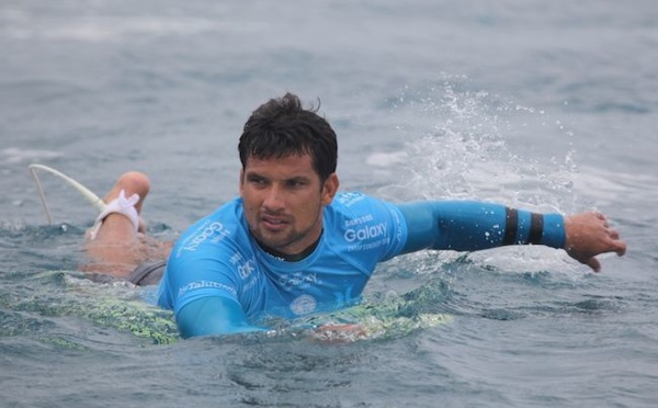 Adriano De Souza et Jadson Andre sur la route de Taumata Puhetini et Michel Bourez