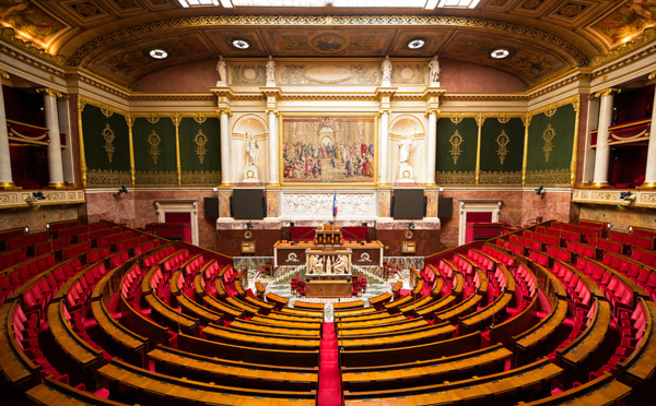 Législatives: la gauche débarque à l'Assemblée et continue de vouloir gouverner