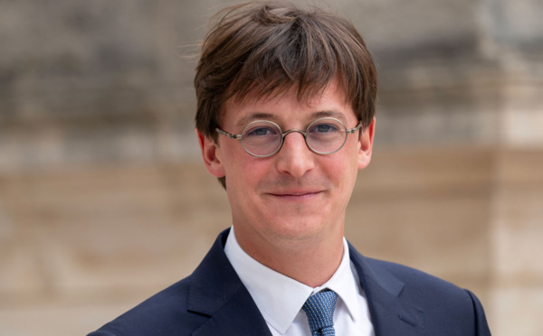 Assemblée: le macroniste Sacha Houlié affirme qu'il ne "siégera pas" dans le groupe Renaissance