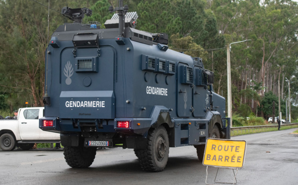 Nouvelle-Calédonie : vaste opération de déblayage et prolongation du couvre-feu