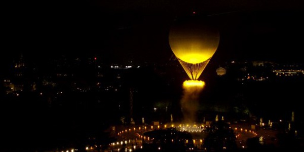 Une parade fluviale, déjantée et diluvienne pour ouvrir les Jeux