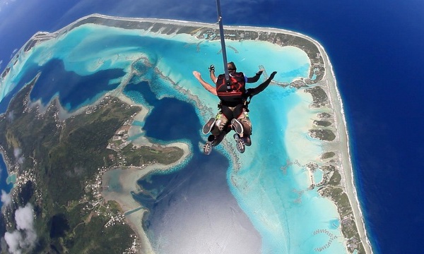 Un projet d'école de parachutisme en Polynésie