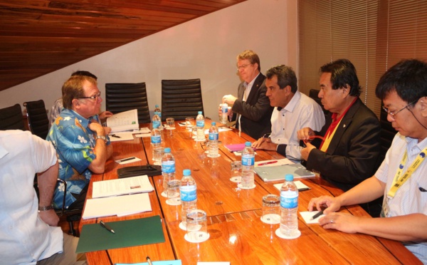 Internet : Edouard Fritch évoque le projet de second câble avec Murray McCully