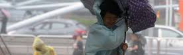 Le "super-typhon" Dujuan fait deux morts, 300 blessés à Taïwan