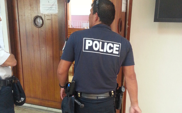 18 ans à peine, 13 condamnations, et il s'en prend aux magistrats