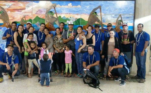 Air Tahiti va'a en route pour la Molokai hoe