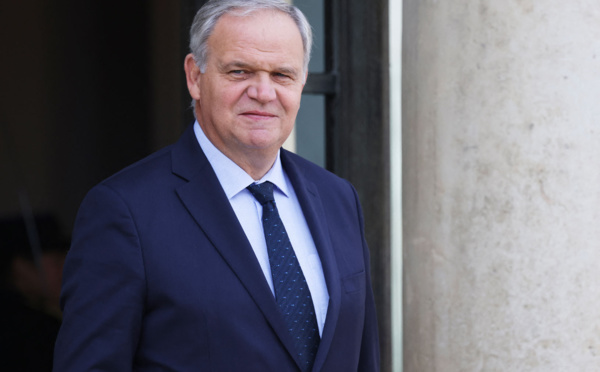 Le ministre des Outre-mer attendu dans une Nouvelle-Calédonie divisée et exsangue