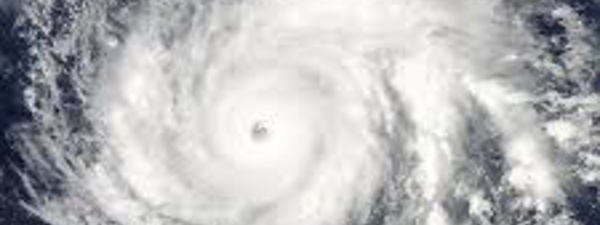 Le puissant typhon Koppu touche terre dans le nord des Philippines