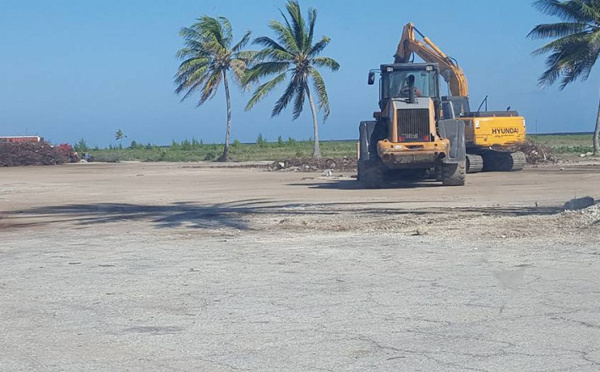 A Hao, on retire les ferrailles du quai Louarn