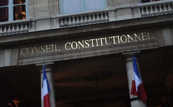 Le Pays obtient les coudées franches pour réglementer le Pacs