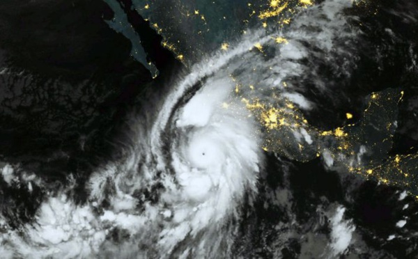 Patricia, devenue tempête tropicale, provoque peu de dégâts au Mexique