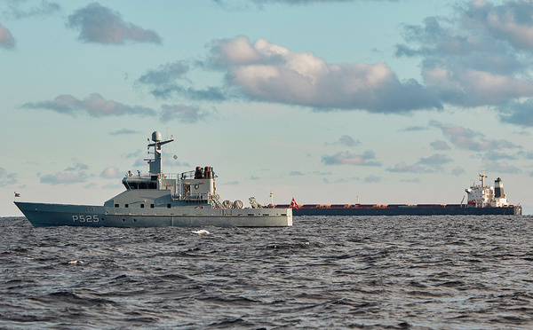 Un bateau chinois placé sous surveillance danoise après la rupture de câbles en mer Baltique
