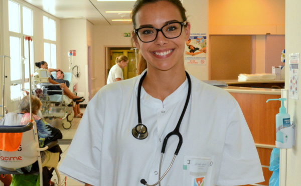 Reine de beauté et externe au Taaone