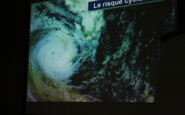 Cyclones : Au-delà de trois jours les prévisions sont très aléatoires
