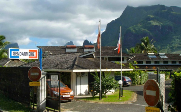Moorea : Placé en garde à vue, il demande aux gendarmes une pizza, du coca et un peu de paka