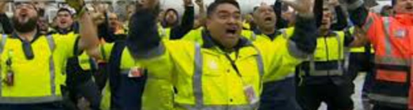 Haka sur le tarmac: les All Blacks accueillis en héros pour leur retour à la maison