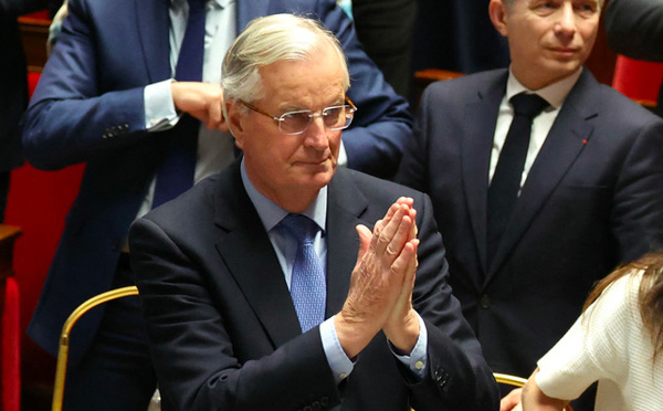 Après son dernier Conseil des ministres, Barnier attend son successeur