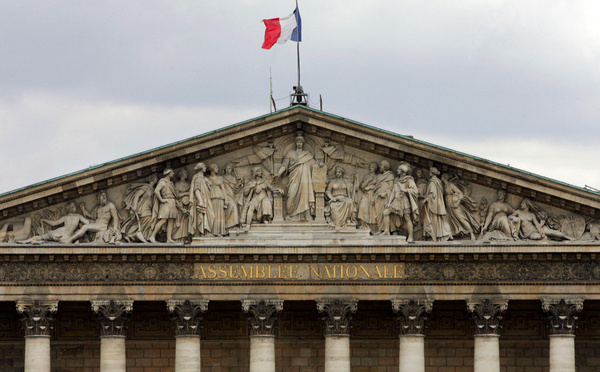 Budget: avec la "loi spéciale", des aides espérées en suspens