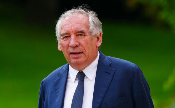 François Bayrou, premier allié de Macron, Premier ministre à l'usure