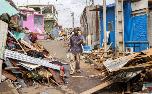 Une semaine après le cyclone Chido, les habitants de Mayotte attendent encore de l'aide