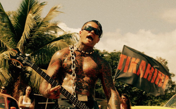 Tikahiri sort son nouveau clip avec des grosses cylindrées