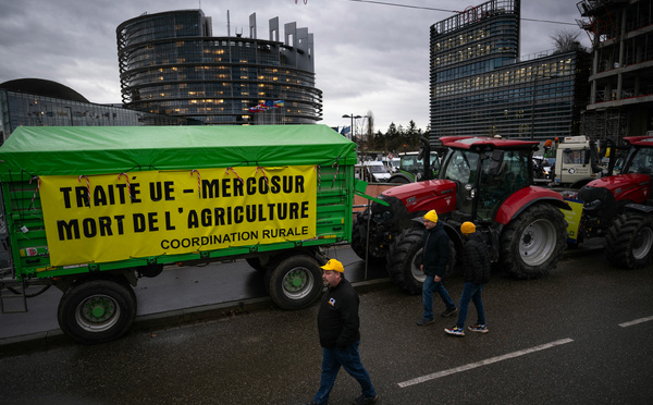 Des agriculteurs de la Coordination rurale tentent vainement de manifester à Paris