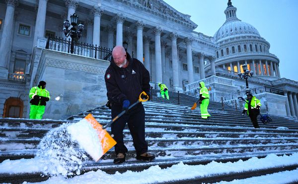 Etats-Unis: cinq morts et des températures glaciales après la première tempête hivernale de l'année