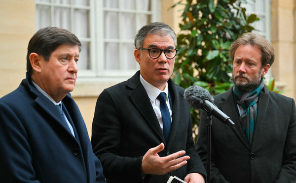 Retraites, budget... négociations intenses, le PS pose ses exigences