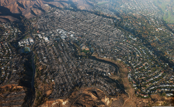Incendies à Los Angeles: au moins 24 morts, des vents violents menacent à nouveau